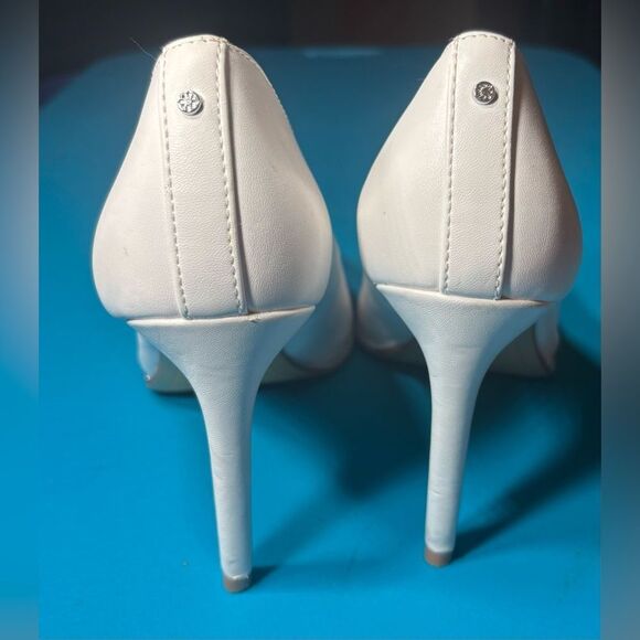 BCBGeneration Hallix Chain Detail Pumps Shoes White & Silver Womens Size 7.5 EPC - Picture 5 of 11